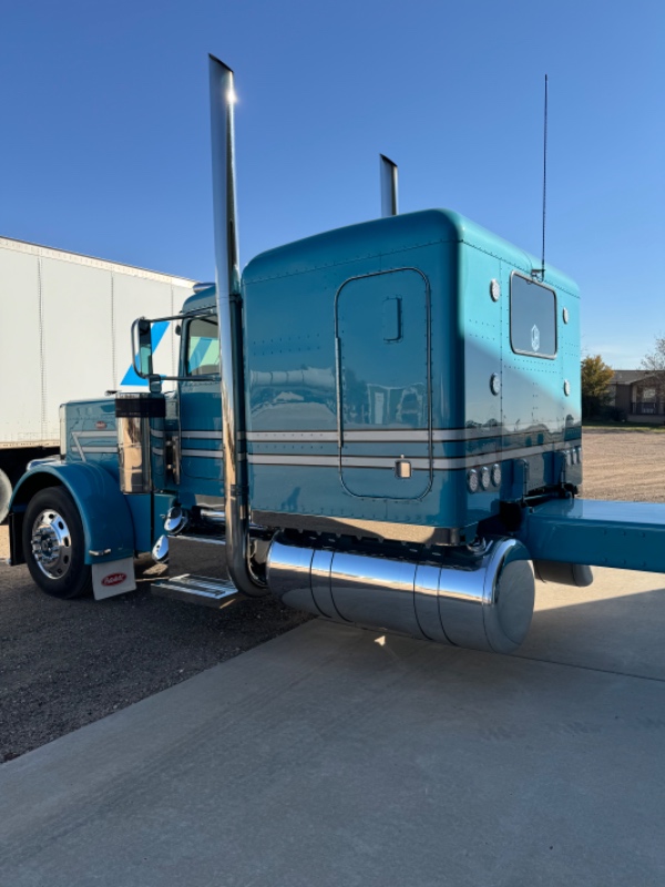 Theory - ルビコンです☻ 1981 Exhood 359 Peterbilt | Raffle Creator