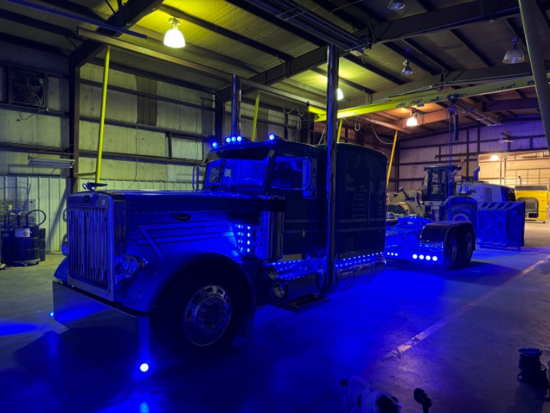 1981 Exhood 359 Peterbilt | Raffle Creator